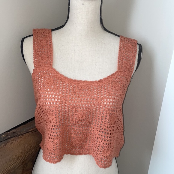 Cropped Crocheted Vest - Picture 7 of 8